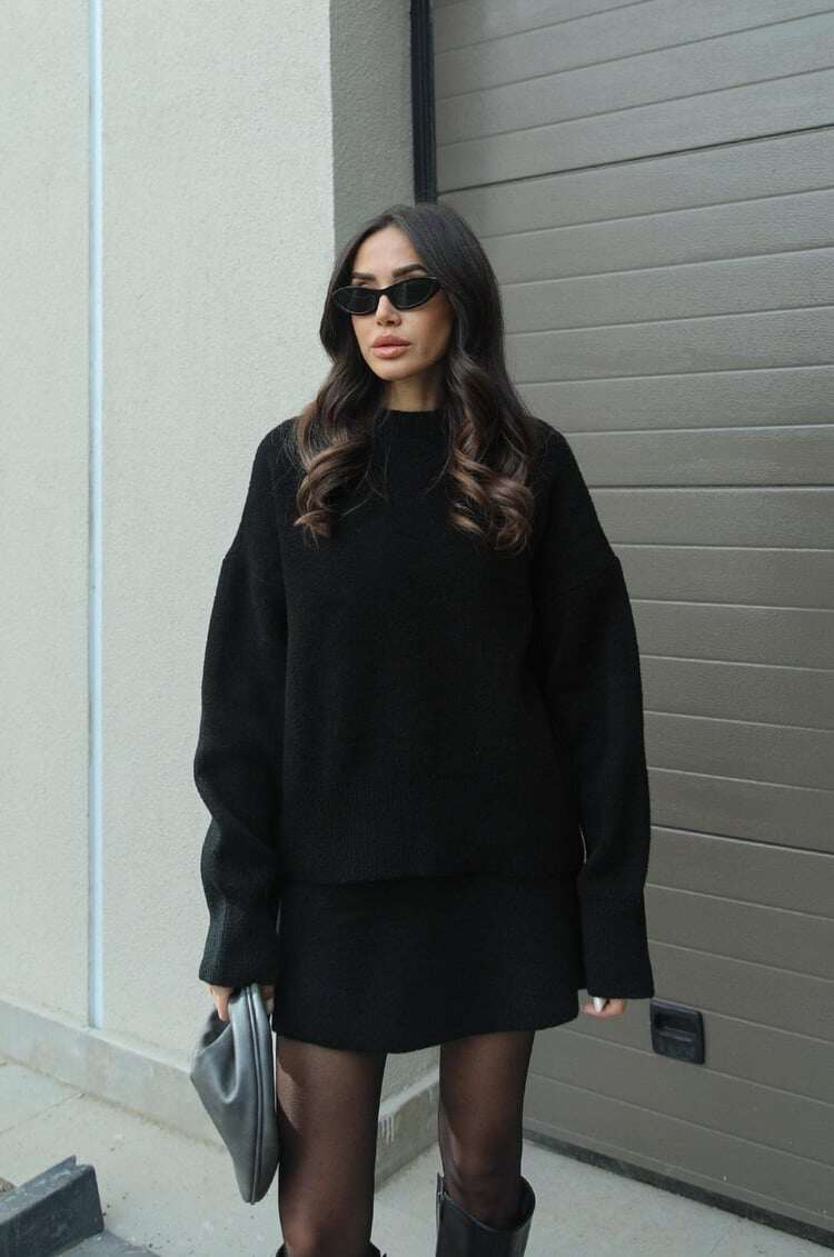Conjunto elegante de camisola e saia casual