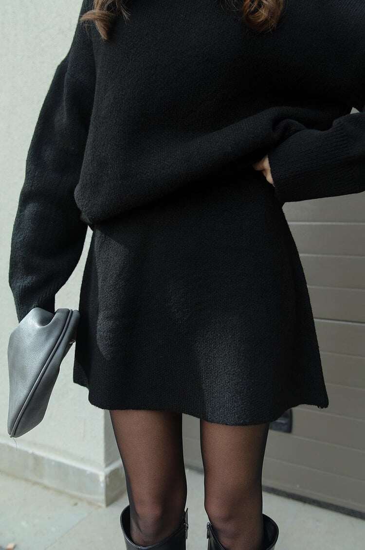 Conjunto elegante de camisola e saia casual